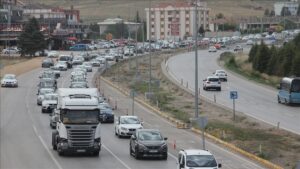 kilit kavsak kirikkalede bayram oncesi trafik yogunlugu basladi NdYxz6rP